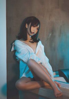 纲手裸乳被爆白浆的游戏_高清电影在线观看